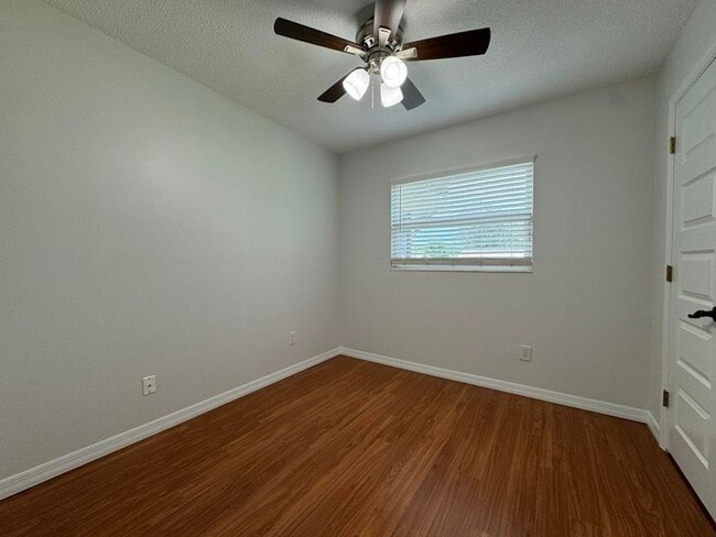 Building Photo - Adorable 3/2 with Bonus Room in Ormond Beach