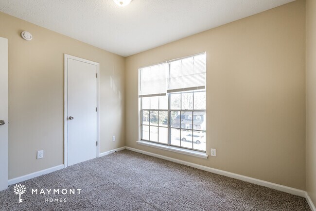 Building Photo - Comfortable Two-Story Living in Decatur