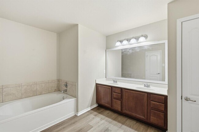 Building Photo - 509 Castebar Dr