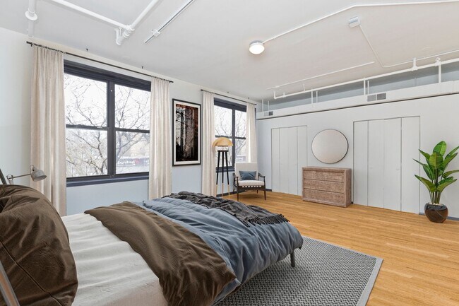 Building Photo - 2013 W Division