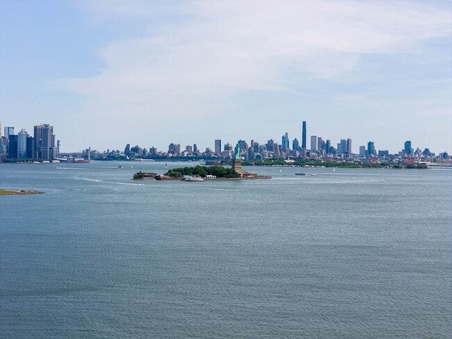 Building Photo - 207 Shearwater Ct W