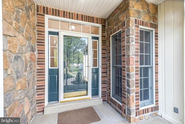 Building Photo - 5812 Hickory Hollow Ln