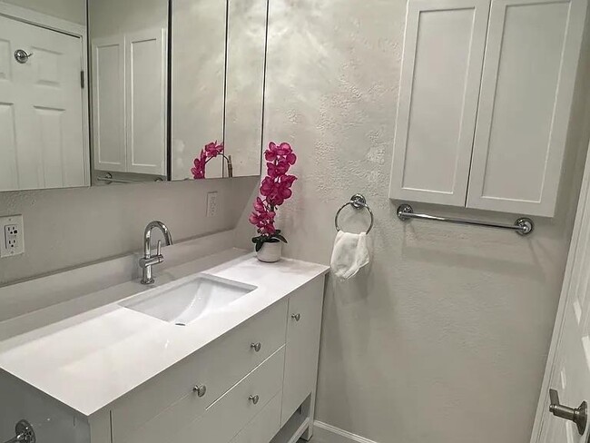 Building Photo - 101 Linden Ave