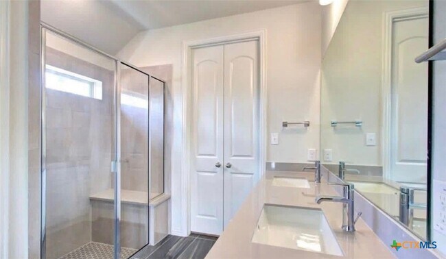 Building Photo - 1636 Seekat Dr