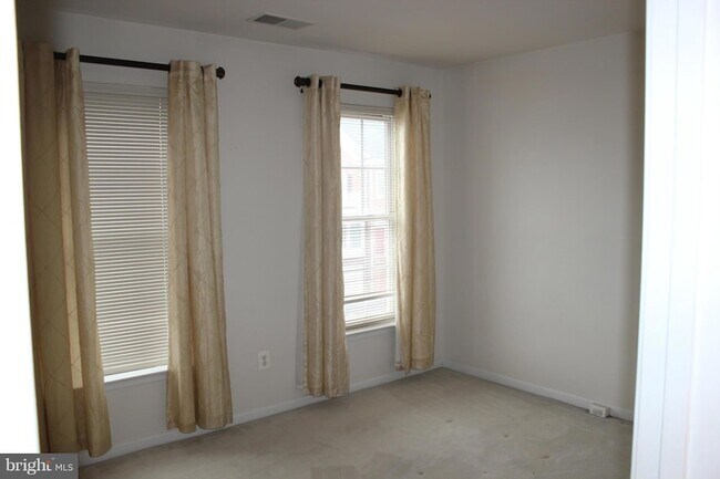 Building Photo - 24651 Kings Canyon Square