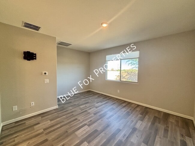 Building Photo - 5536 W Lazy Farm Dr