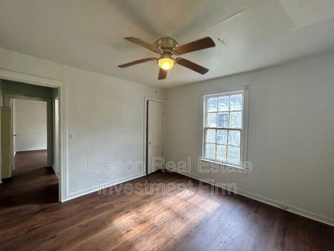 Building Photo - 318 W 68th St