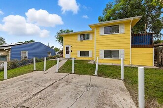 Building Photo - Available Immediately! 3 Bed 1 Bath in Denver