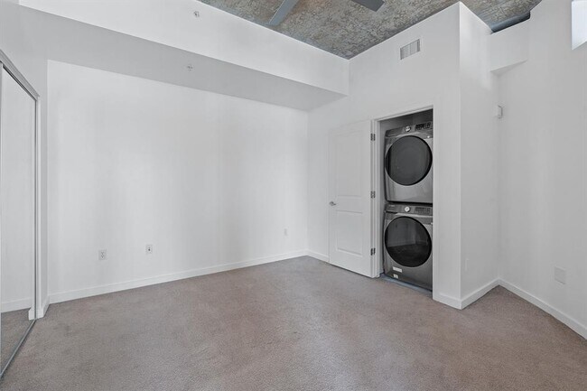 Building Photo - 360 Nueces St