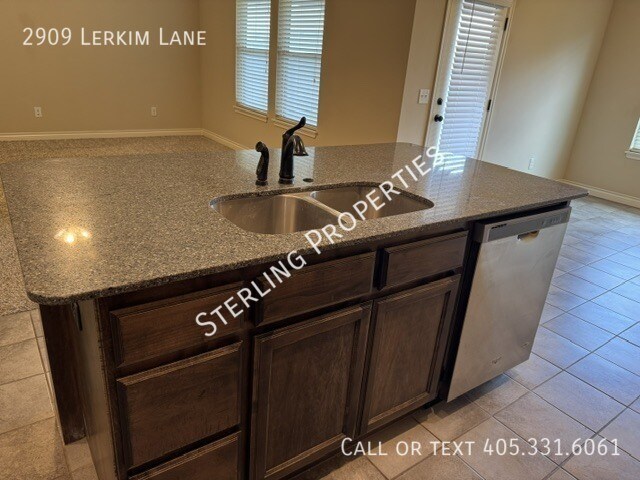 Building Photo - 2909 Lerkim Ln