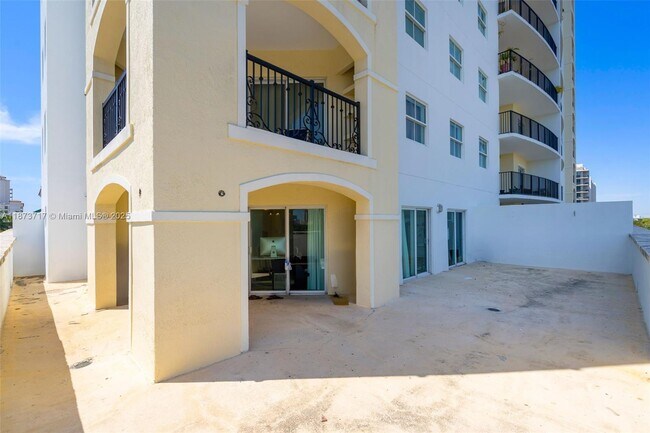 Building Photo - 1627 SW 37th Ave