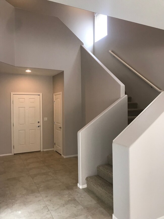 Building Photo - Beautiful DR Horton Home in Centennial Hil...