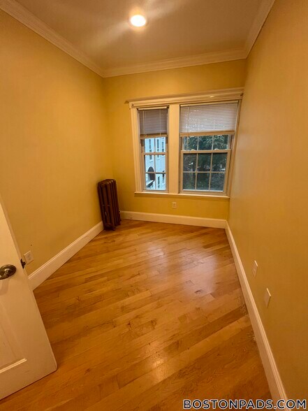 Building Photo - 156 Magazine St