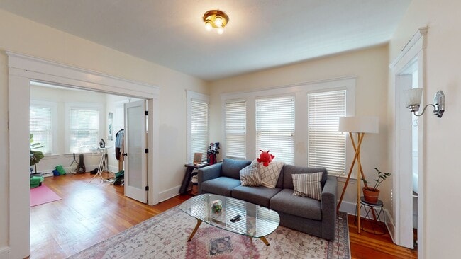 Building Photo - [In-Unit Laundry; Garden] Townhouse-Style Living, with Historical Details & Parking!