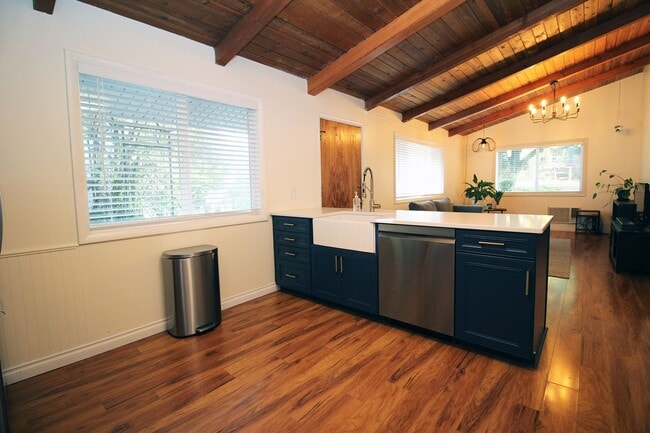 Building Photo - 11330 SW Tigard St