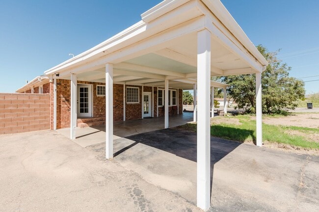 Building Photo - 3 Bedroom 2 Bath With A Mountain View Home!