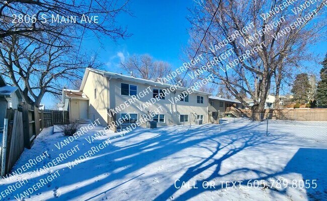 Building Photo - 2806 S Main Ave