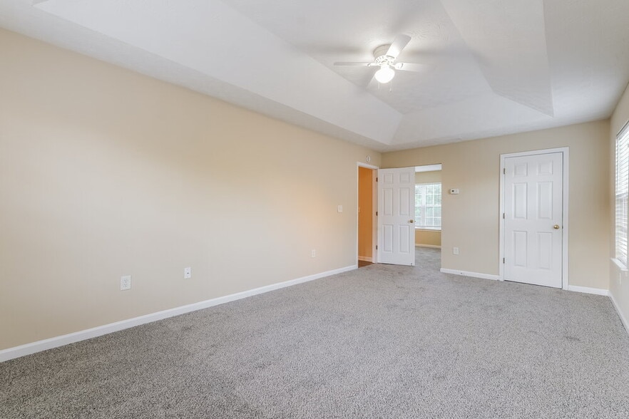 Building Photo - 4065 Crescent Walk Ln NE
