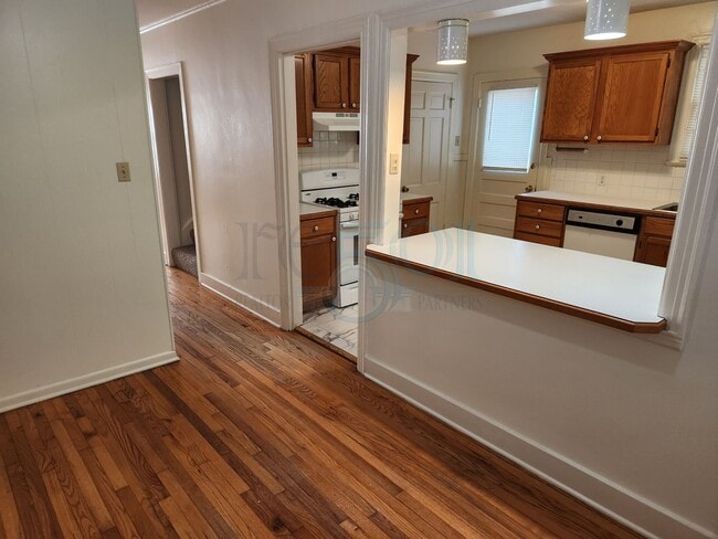 Building Photo - Great 3 Bedroom 1 Bathroom in Forest Heigh...
