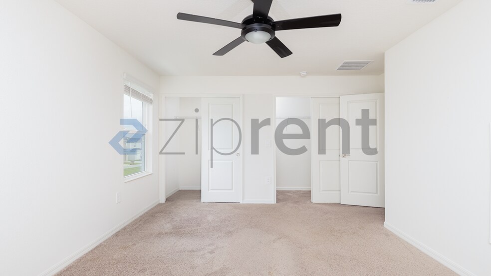 Building Photo - Unit