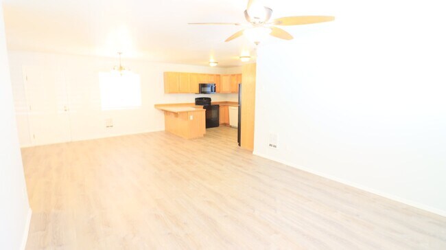 Building Photo - Recently updated 2/1.5 townhome next to th...