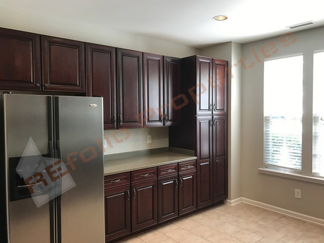 Building Photo - 3015 Freeport Dr