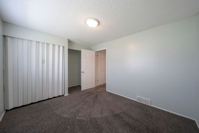 Building Photo - Charming Condo in Meadowbrook Village w 1 ...