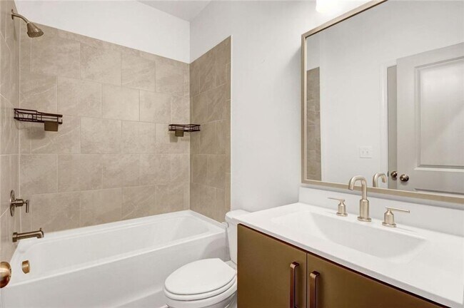 Building Photo - 900 Brees Ct