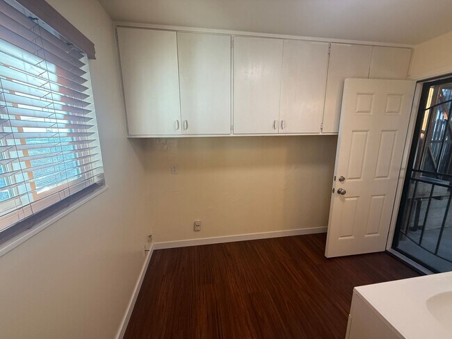 Building Photo - Stunning 2-bedroom, 1.5-bath Modern home in Vallejo with bountiful water views & walking distance...