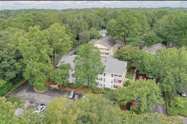 Drone picture of complex - 6800 Glenridge Dr