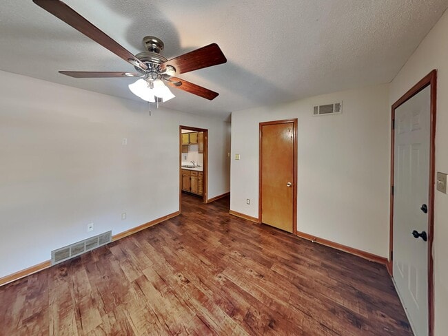 Building Photo - 3328 Shuster Cove