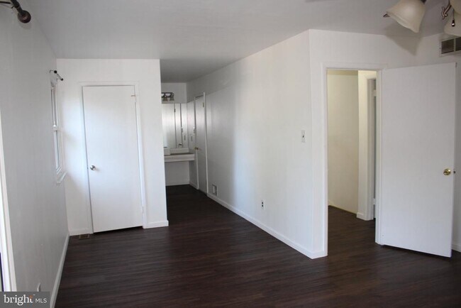 Building Photo - 34 Heron Pl