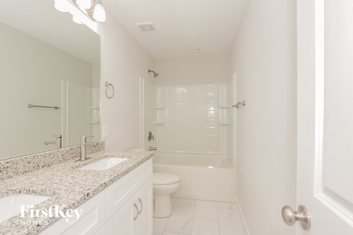 Building Photo - 5345 Pinebrook Dr