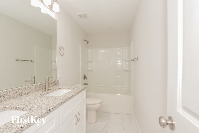 Building Photo - 5345 Pinebrook Dr