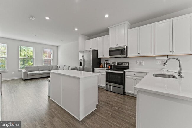 Building Photo - 224 S Newkirk St