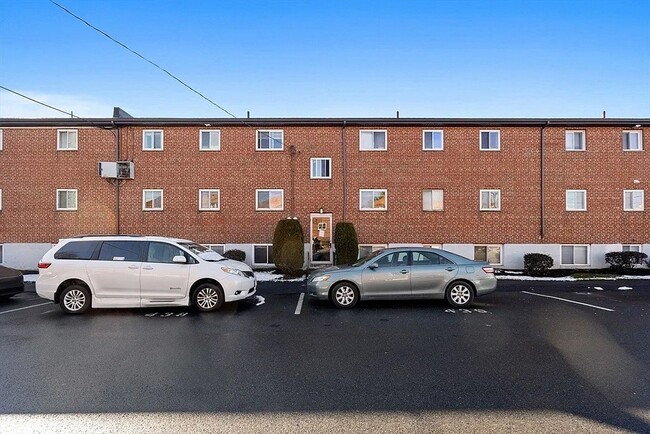 Building Photo - 66 Bryon Rd