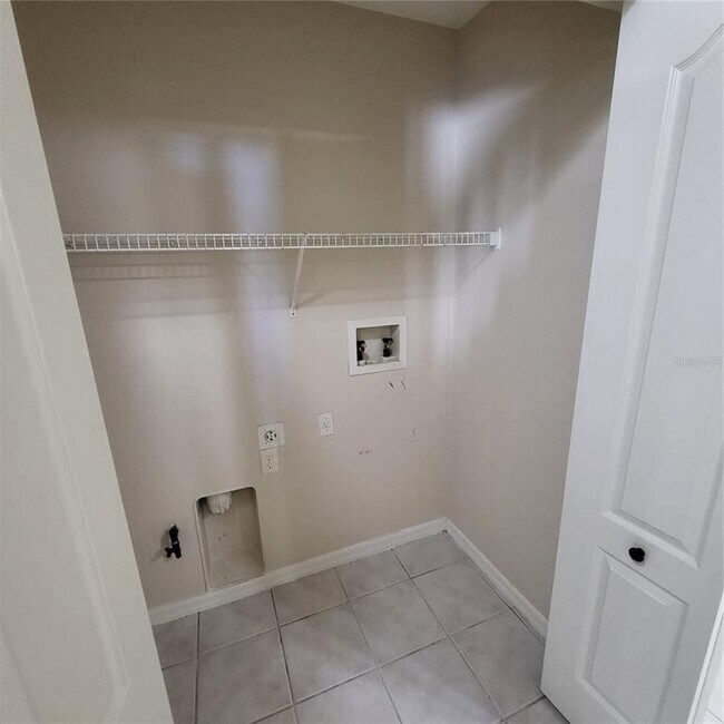 Building Photo - 25903 Bloomsbury Ct