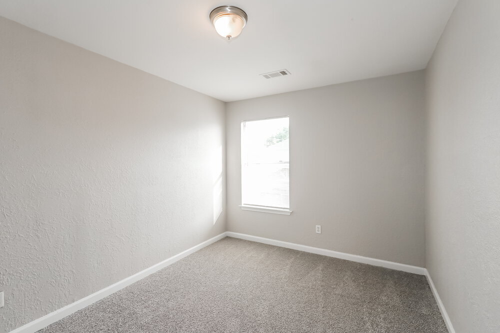 Building Photo - 7423 Village Lake Dr