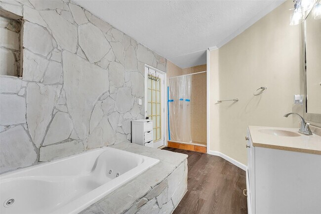 Building Photo - 709 SW Dorchester St