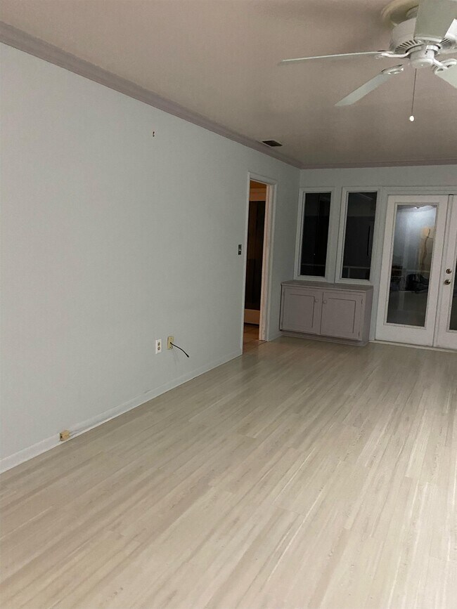 Building Photo - 7585 Skipper Ln