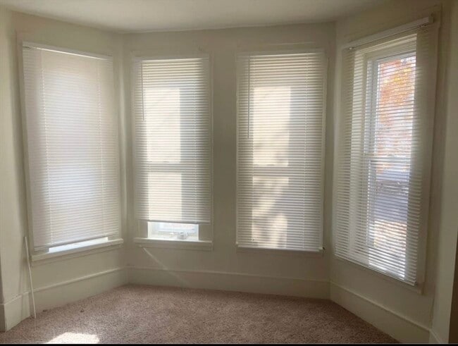 Building Photo - 322 Central St