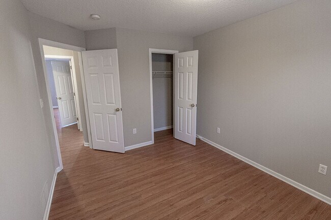 Building Photo - 4700 Fenimore Dr