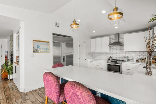 Building Photo - 131 W Avenida Cordoba