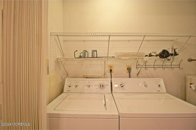 Building Photo - 3D John Adams Ct