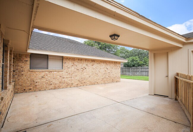 Building Photo - 3003 Planters St