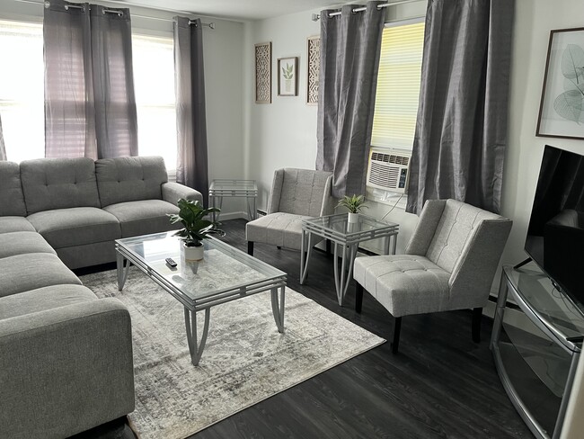 Building Photo - 809 Trumbull Dr