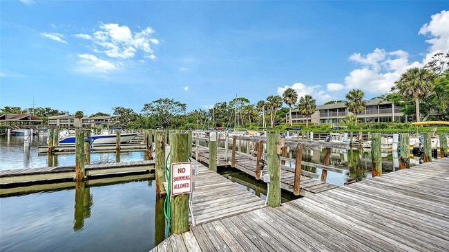 Building Photo - 1611 Clower Creek Dr