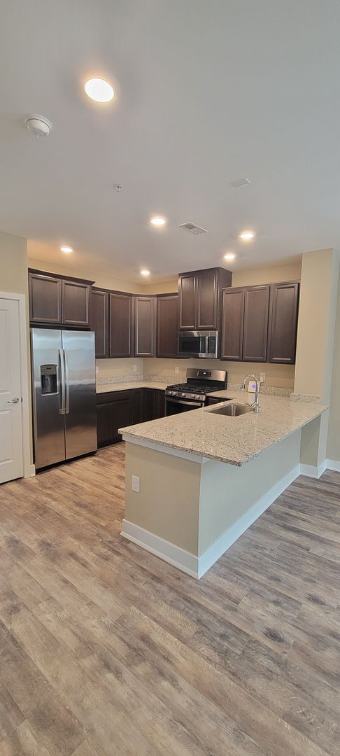 Building Photo - Large Townhome - Bensalem