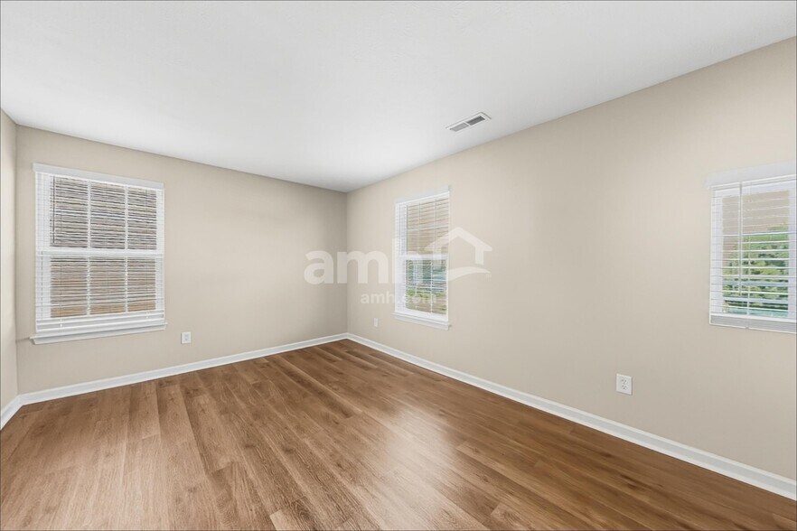 Building Photo - 644 Classic Ln