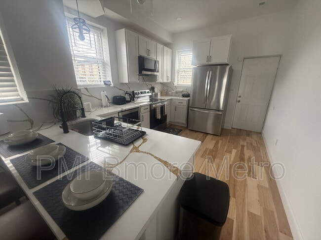 Building Photo - 1756 E North Ave